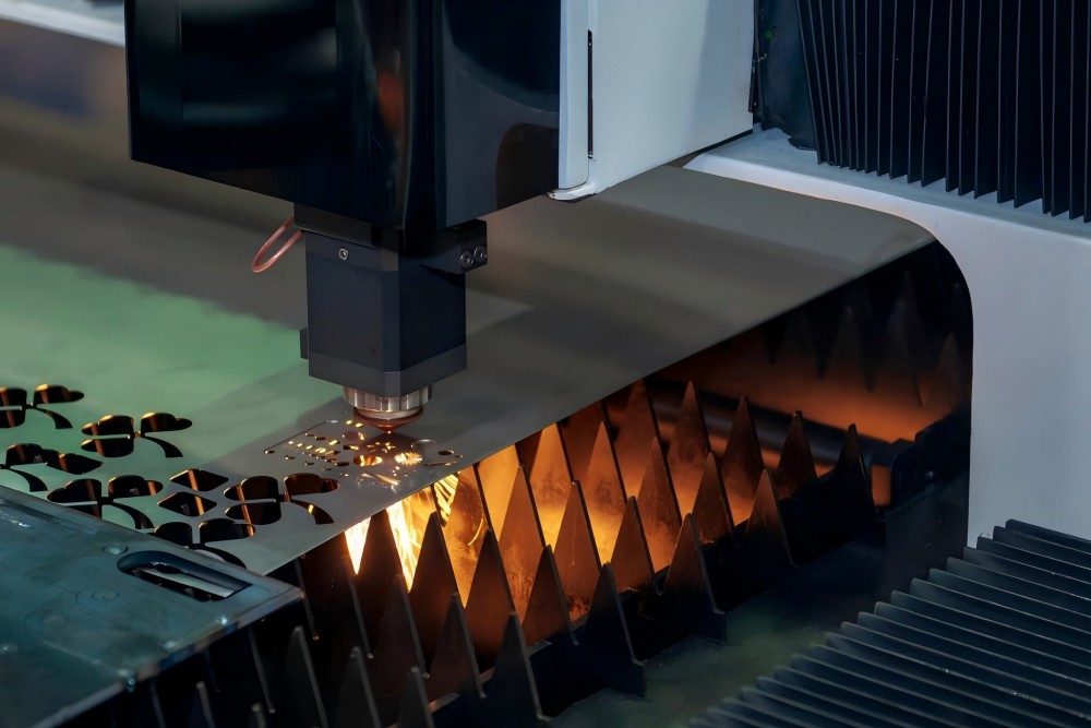 The advantages of laser cutting are high precision, less burrs, almost no secondary processing, less waste, and lower costs when cutting steel or metal materials. It can process elevator brackets, building fixings, metal anti-slip pads and other products.